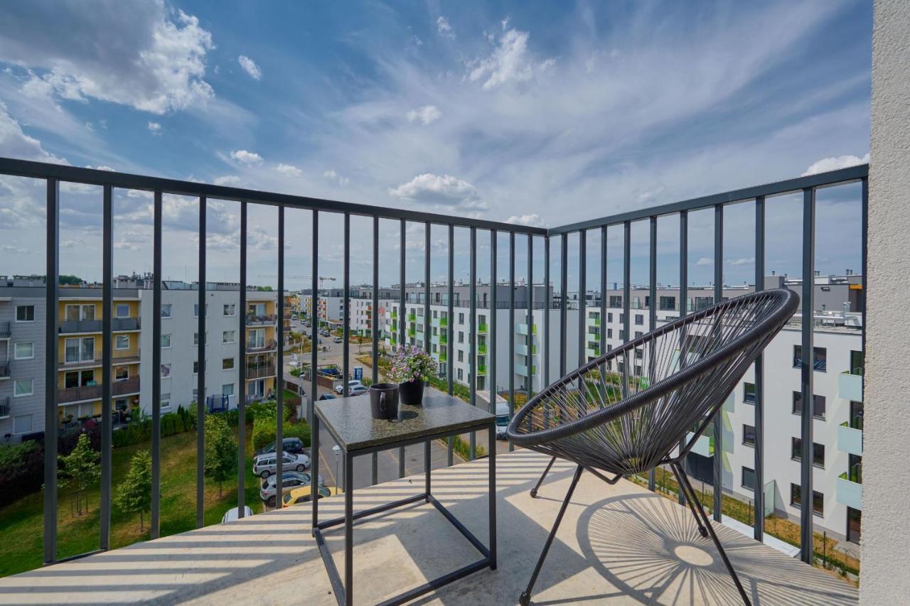 Exclusive Apartment With Balcony & Parking Wroclaw By Renters Prestige Екстер'єр фото