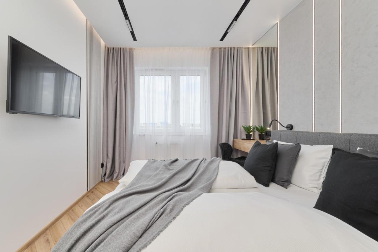 Exclusive Apartment With Balcony & Parking Wroclaw By Renters Prestige Екстер'єр фото