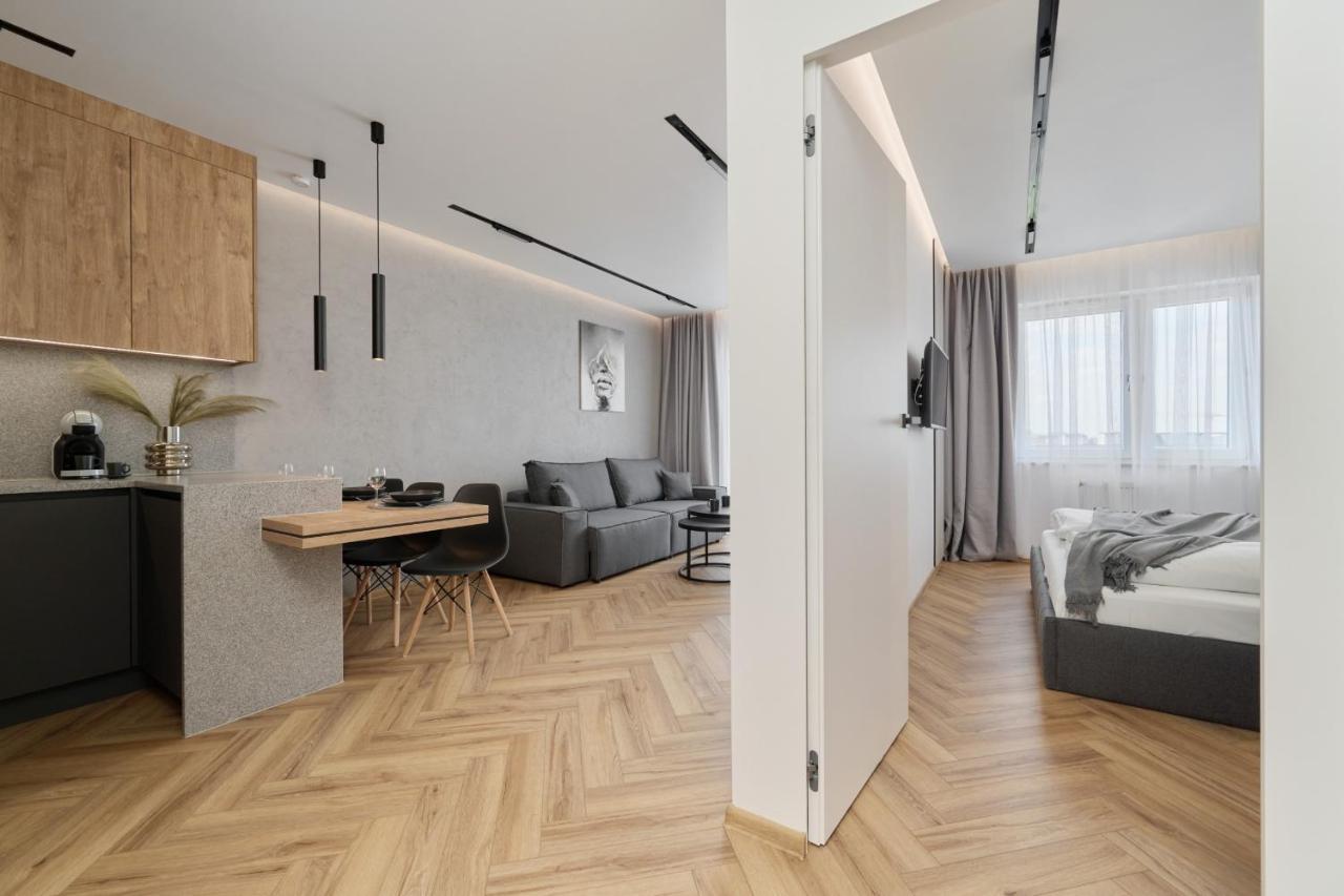 Exclusive Apartment With Balcony & Parking Wroclaw By Renters Prestige Екстер'єр фото