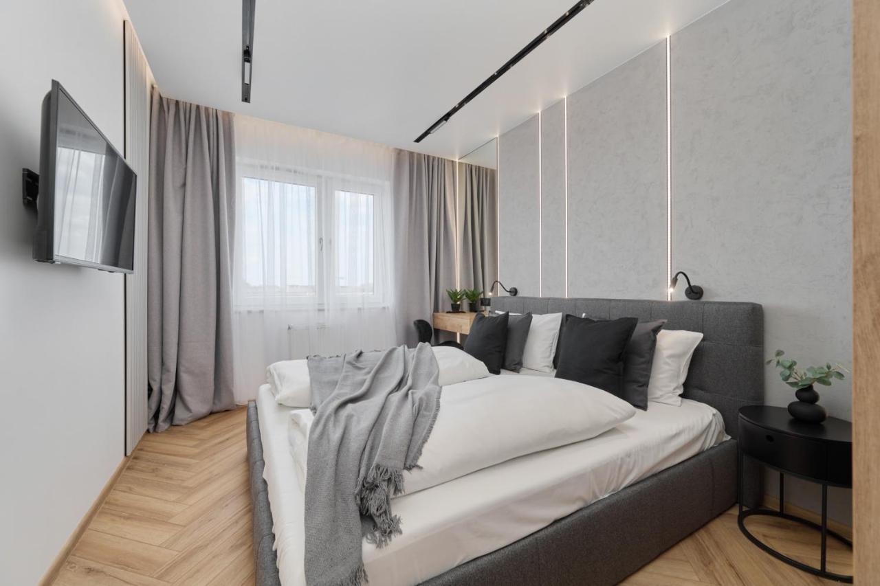 Exclusive Apartment With Balcony & Parking Wroclaw By Renters Prestige Екстер'єр фото
