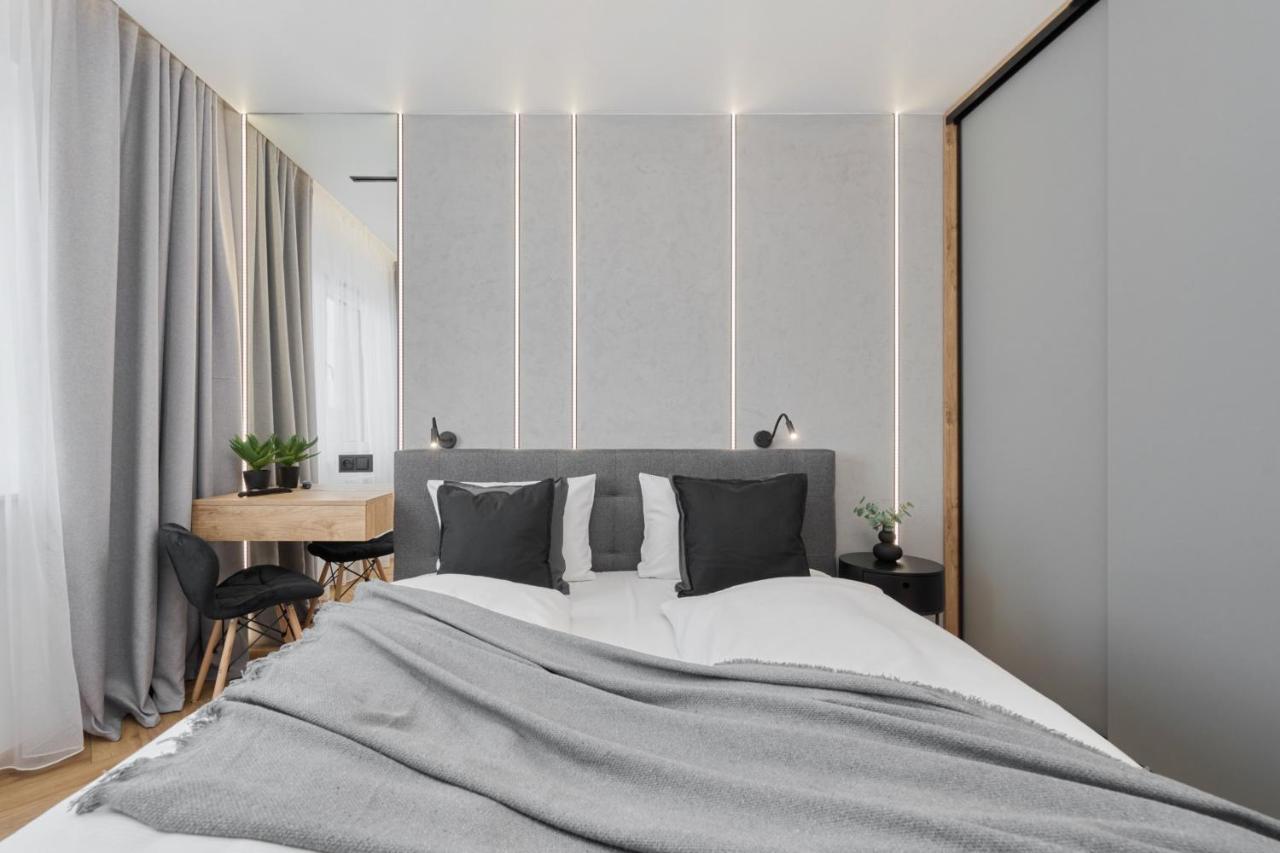 Exclusive Apartment With Balcony & Parking Wroclaw By Renters Prestige Екстер'єр фото