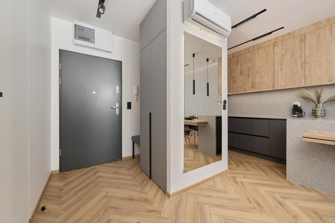Exclusive Apartment With Balcony & Parking Wroclaw By Renters Prestige Екстер'єр фото