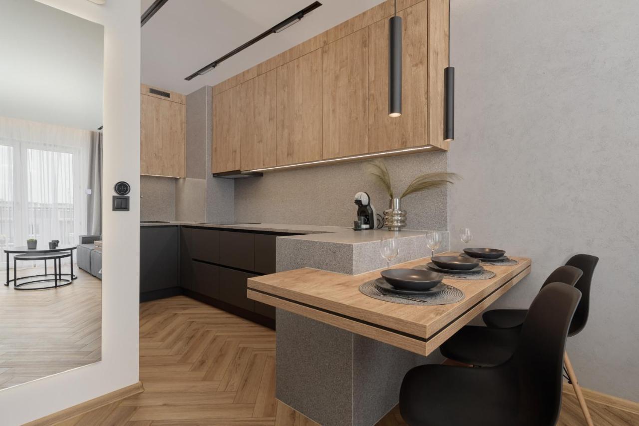 Exclusive Apartment With Balcony & Parking Wroclaw By Renters Prestige Екстер'єр фото