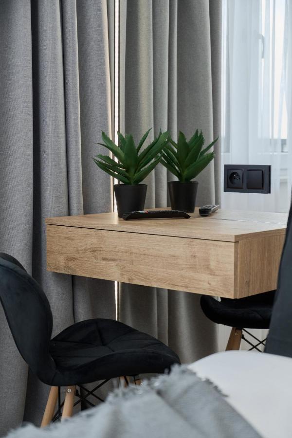 Exclusive Apartment With Balcony & Parking Wroclaw By Renters Prestige Екстер'єр фото