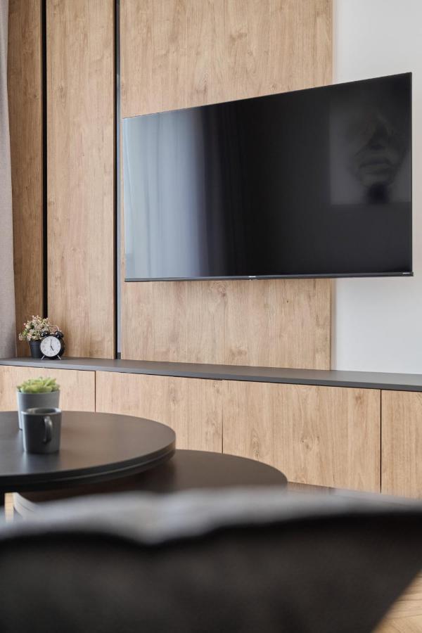 Exclusive Apartment With Balcony & Parking Wroclaw By Renters Prestige Екстер'єр фото
