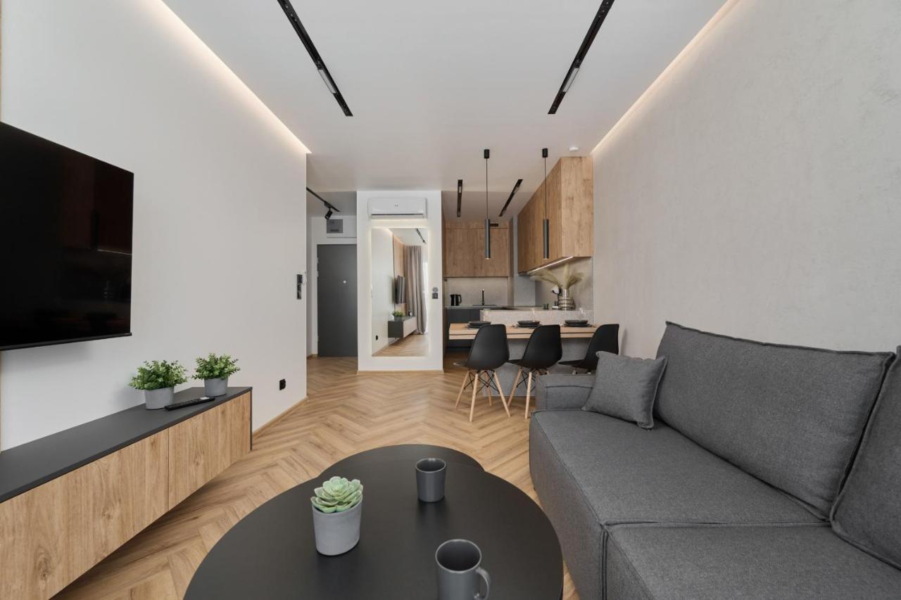 Exclusive Apartment With Balcony & Parking Wroclaw By Renters Prestige Екстер'єр фото