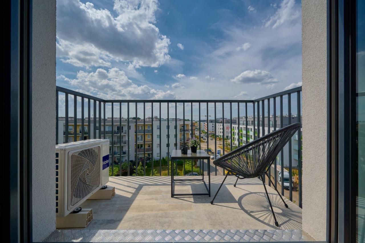 Exclusive Apartment With Balcony & Parking Wroclaw By Renters Prestige Екстер'єр фото